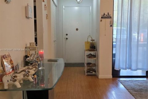 Copropriété à louer à Miami, Floride: 3 chambres, 130.06 m2 № 2049293 - photo 10