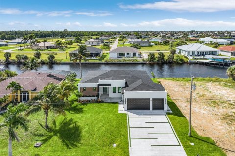 Casa en venta en Cape Coral, Florida, 4 dormitorios № 1951073 - foto 22