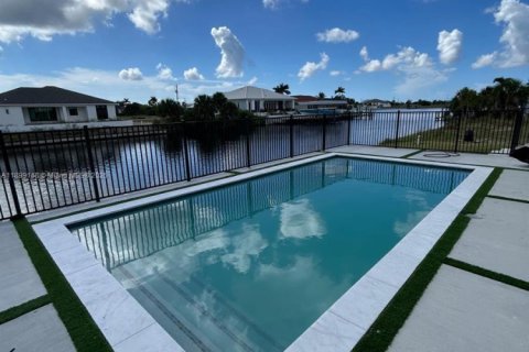 Casa en venta en Cape Coral, Florida, 4 dormitorios № 1951073 - foto 29