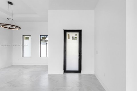 Casa en venta en Cape Coral, Florida, 4 dormitorios № 1951073 - foto 11