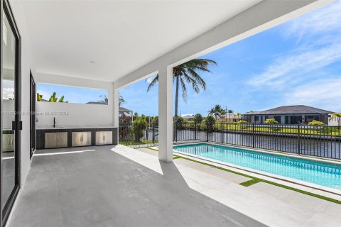 Casa en venta en Cape Coral, Florida, 4 dormitorios № 1951073 - foto 27