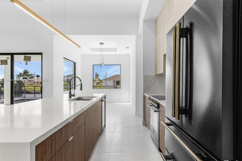 Casa en venta en Cape Coral, Florida, 4 dormitorios № 1951073 - foto 9