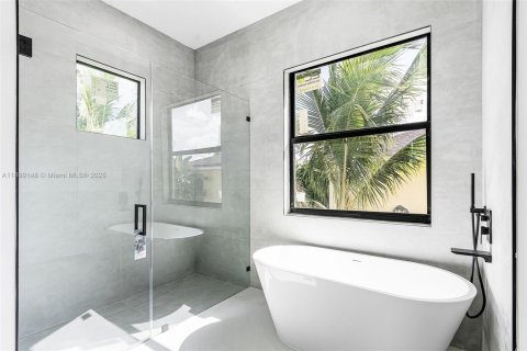 Casa en venta en Cape Coral, Florida, 4 dormitorios № 1951073 - foto 14