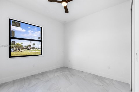Casa en venta en Cape Coral, Florida, 4 dormitorios № 1951073 - foto 17