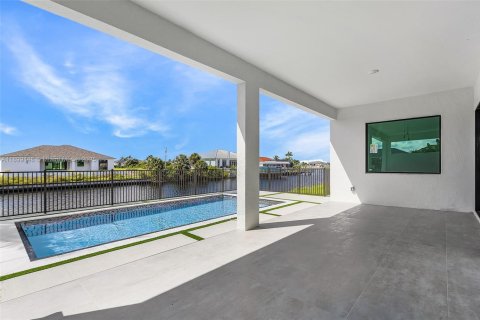 Casa en venta en Cape Coral, Florida, 4 dormitorios № 1951073 - foto 26