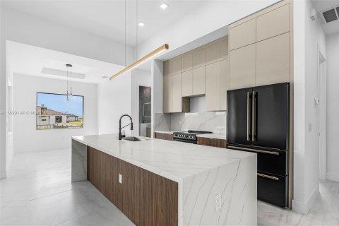 Casa en venta en Cape Coral, Florida, 4 dormitorios № 1951073 - foto 7