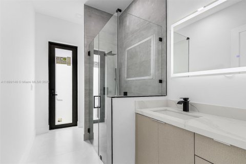 Casa en venta en Cape Coral, Florida, 4 dormitorios № 1951073 - foto 21