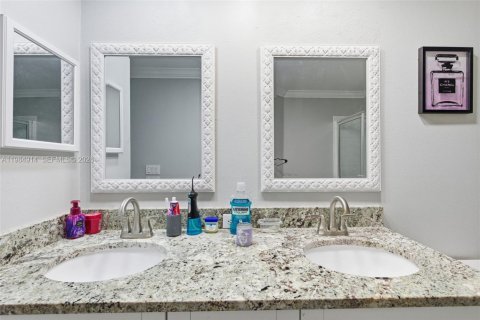 Купить виллу или дом в Тампа, Флорида 7 комнат, № 2047095 - фото 10