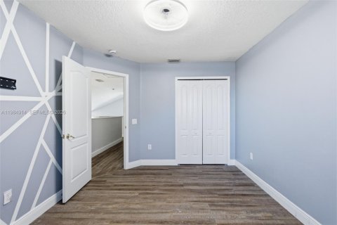 Купить виллу или дом в Тампа, Флорида 7 комнат, № 2047095 - фото 15