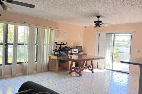 Villa ou maison à vendre à Port St. Lucie, Floride: 3 chambres, 172.61 m2 № 2013344 - photo 16