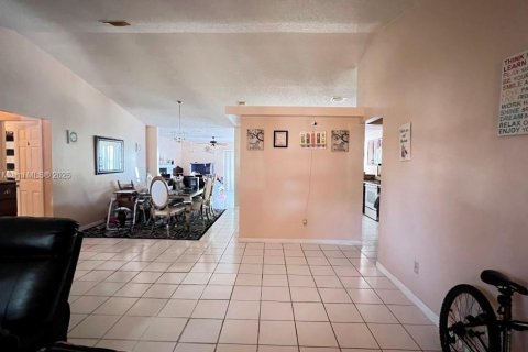 Villa ou maison à vendre à Port St. Lucie, Floride: 3 chambres, 172.61 m2 № 2013344 - photo 5