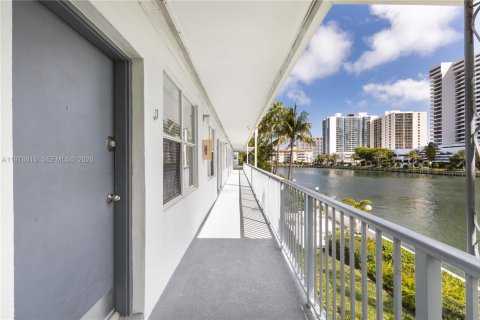 Copropriété à louer à Miami Beach, Floride: 37.16 m2 № 2044569 - photo 11