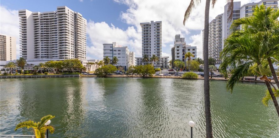 Studio à Condo à Miami Beach, Floride  № 2044569