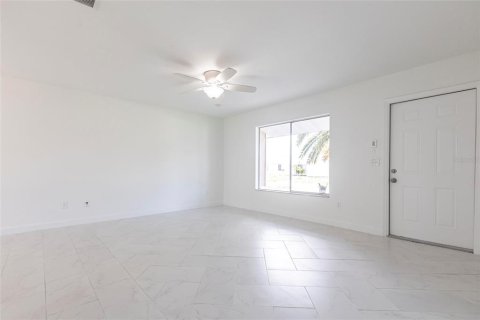 House in North Port, Florida 3 bedrooms, 122.54 sq.m. № 1901040 - photo 7