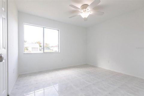 House in North Port, Florida 3 bedrooms, 122.54 sq.m. № 1901040 - photo 18