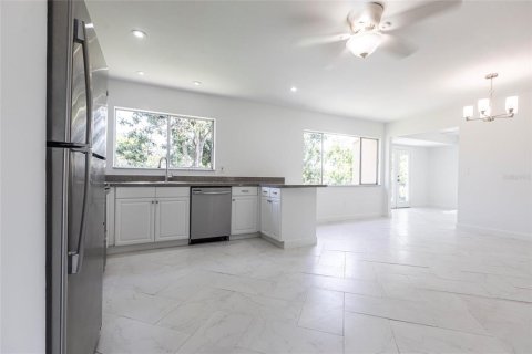 House in North Port, Florida 3 bedrooms, 122.54 sq.m. № 1901040 - photo 13
