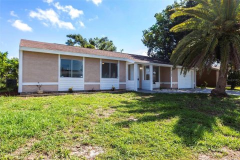 House in North Port, Florida 3 bedrooms, 122.54 sq.m. № 1901040 - photo 2