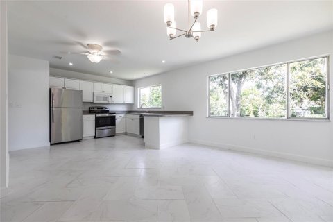 House in North Port, Florida 3 bedrooms, 122.54 sq.m. № 1901040 - photo 12