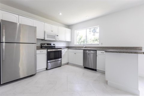 House in North Port, Florida 3 bedrooms, 122.54 sq.m. № 1901040 - photo 10