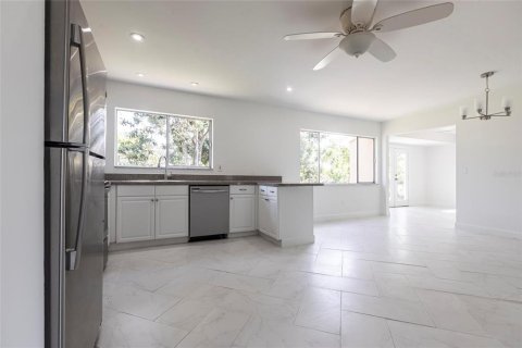 House in North Port, Florida 3 bedrooms, 122.54 sq.m. № 1901040 - photo 9