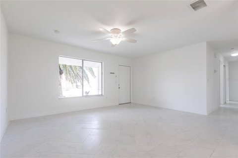 House in North Port, Florida 3 bedrooms, 122.54 sq.m. № 1901040 - photo 6