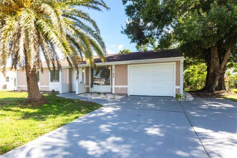 House in North Port, Florida 3 bedrooms, 122.54 sq.m. № 1901040 - photo 1