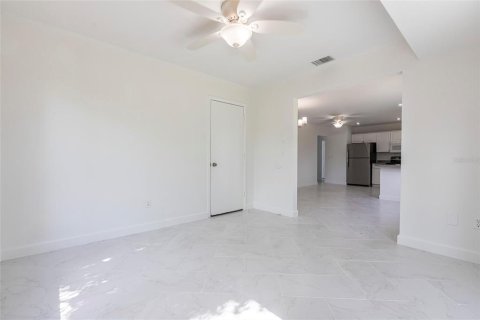 House in North Port, Florida 3 bedrooms, 122.54 sq.m. № 1901040 - photo 17