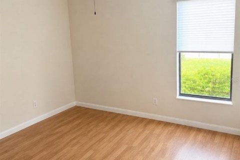 House in Deltona, Florida 3 bedrooms, 144 sq.m. № 2313447 - photo 17
