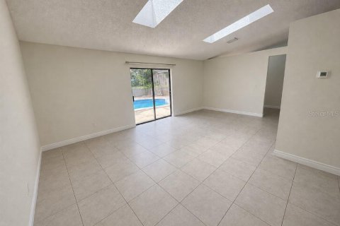 House in Deltona, Florida 3 bedrooms, 144 sq.m. № 2313447 - photo 6