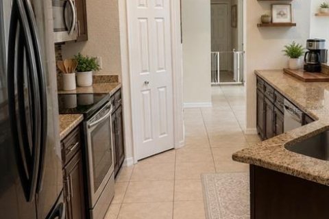 House in Deltona, Florida 3 bedrooms, 144 sq.m. № 2313447 - photo 3