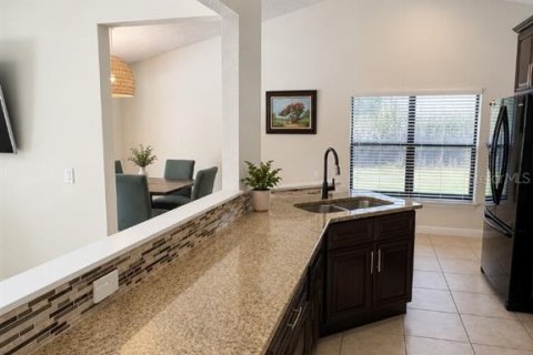 House in Deltona, Florida 3 bedrooms, 144 sq.m. № 2313447 - photo 2