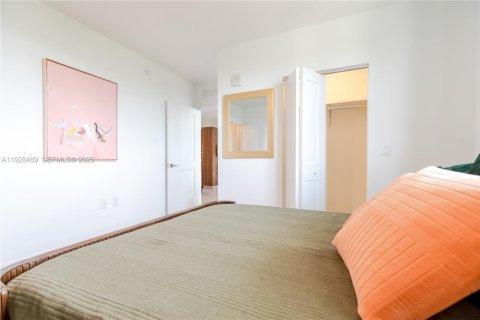 House in Miami, Florida 2 bedrooms № 1986948 - photo 3