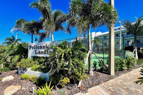 Condo in Englewood, Florida, 2 bedrooms  № 2431092 - photo 21