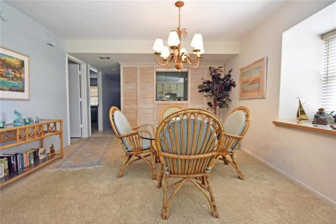 Condo in Englewood, Florida, 2 bedrooms  № 2431092 - photo 9