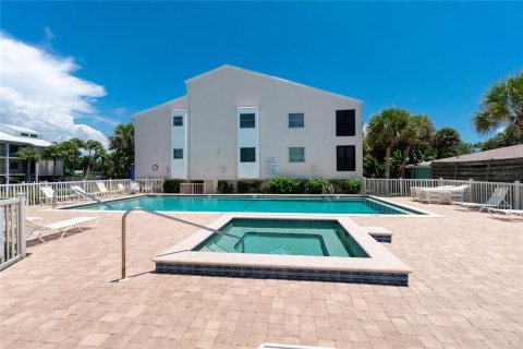 Condo in Englewood, Florida, 2 bedrooms  № 2431092 - photo 19