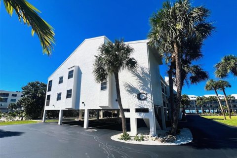 Condo in Englewood, Florida, 2 bedrooms  № 2431092 - photo 24