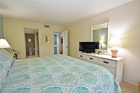 Condo in Englewood, Florida, 2 bedrooms  № 2431092 - photo 14