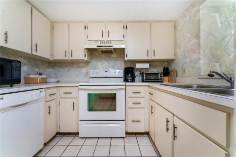 Condo in Englewood, Florida, 2 bedrooms  № 2431092 - photo 10
