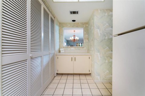 Condo in Englewood, Florida, 2 bedrooms  № 2431092 - photo 12
