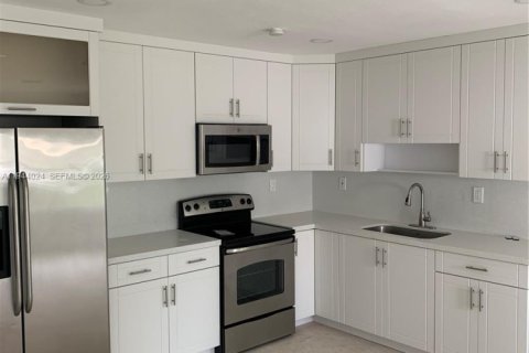 House in Hollywood, Florida 3 bedrooms, 114.08 sq.m. № 2000857 - photo 3