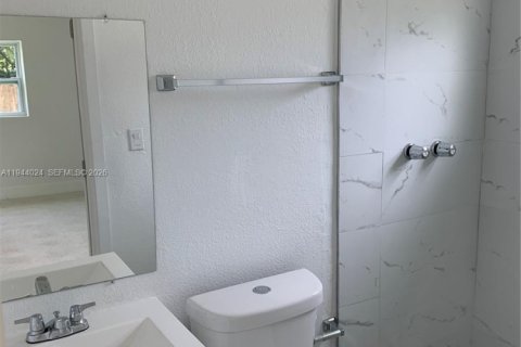 House in Hollywood, Florida 3 bedrooms, 114.08 sq.m. № 2000857 - photo 10