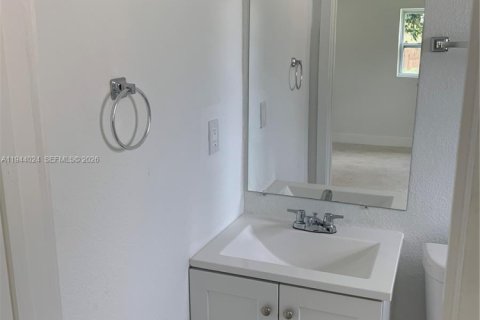 House in Hollywood, Florida 3 bedrooms, 114.08 sq.m. № 2000857 - photo 12