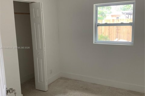 House in Hollywood, Florida 3 bedrooms, 114.08 sq.m. № 2000857 - photo 6