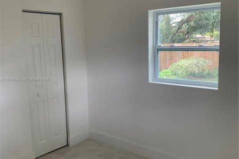 House in Hollywood, Florida 3 bedrooms, 114.08 sq.m. № 2000857 - photo 8