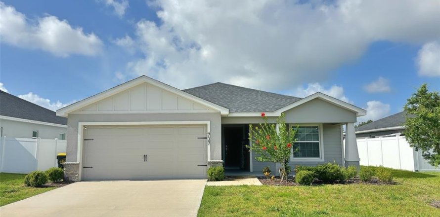 House in Polk City, Florida 4 bedrooms, 166.02 sq.m. № 2240013