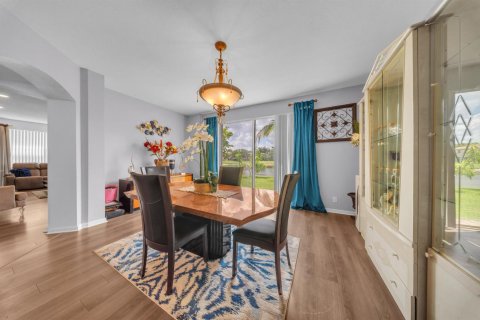 Купить виллу или дом в Уэст-Палм-Бич, Флорида 11 комнат, 253.99м2, № 2261256 - фото 13