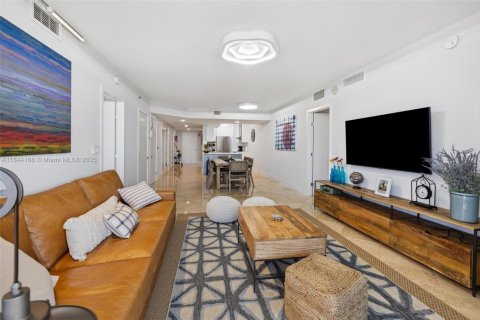 Condominio en alquiler en Hallandale Beach, Florida, 3 dormitorios, 145.95 m2 № 1888935 - foto 9