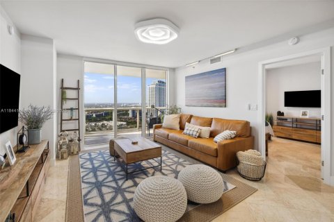 Condominio en alquiler en Hallandale Beach, Florida, 3 dormitorios, 145.95 m2 № 1888935 - foto 8