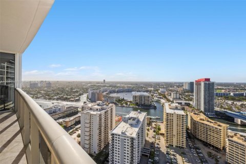 Condominio en alquiler en Hallandale Beach, Florida, 3 dormitorios, 145.95 m2 № 1888935 - foto 3