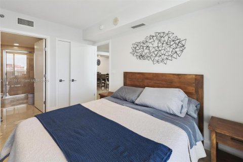 Condominio en alquiler en Hallandale Beach, Florida, 3 dormitorios, 145.95 m2 № 1888935 - foto 27